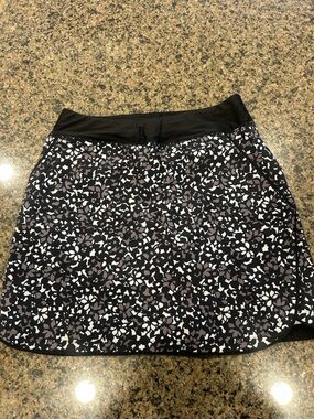 Lands' End Black, White and Gray Floral Skort